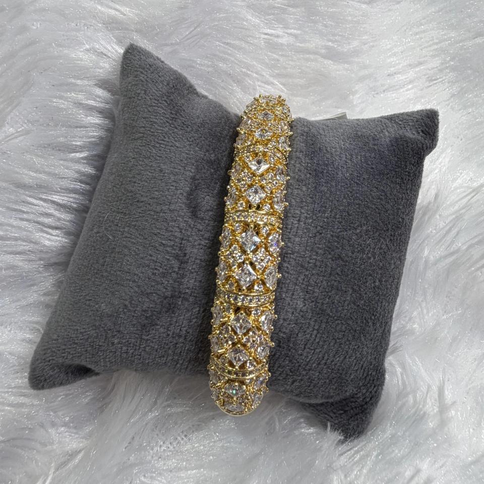 Broad gold stone kada