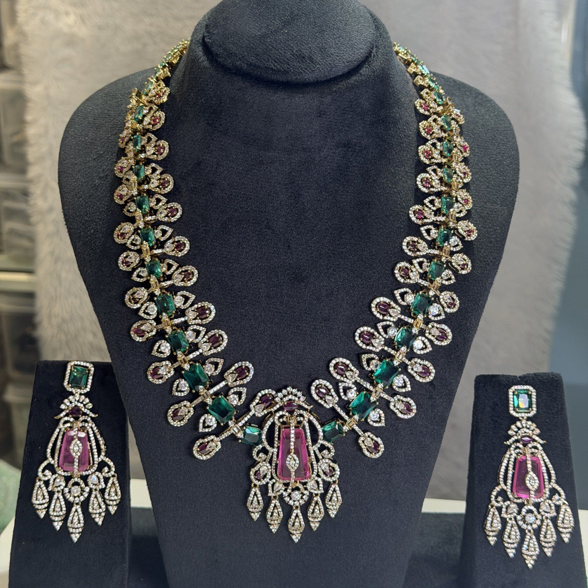 Emerald and ruby stone necklace set
