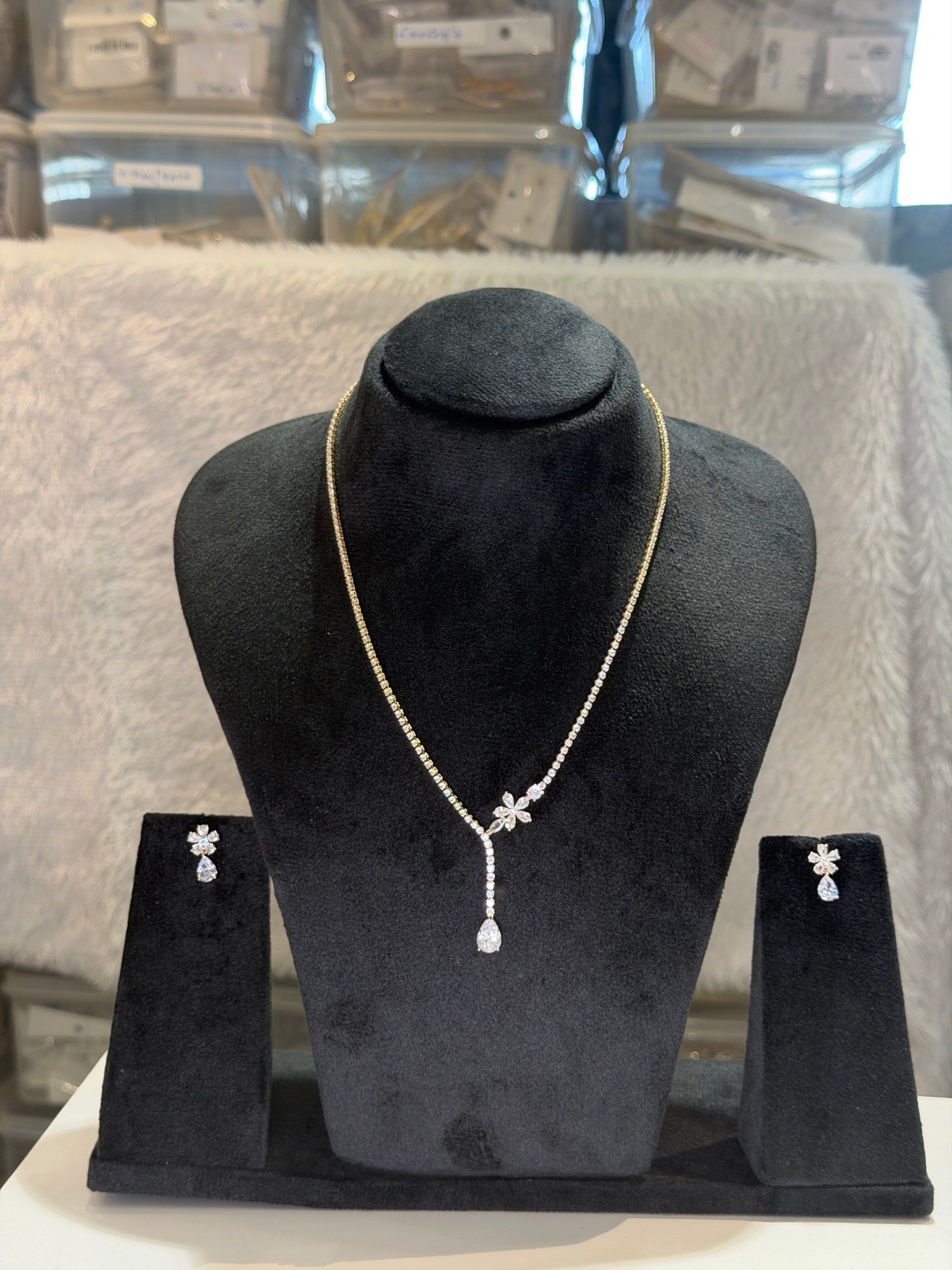 Flower drop pendant chain set