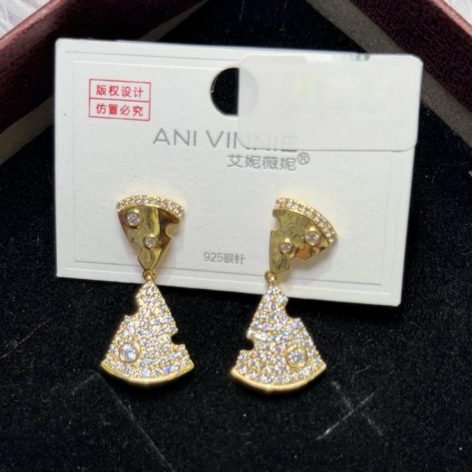 Fan drop stone earrings