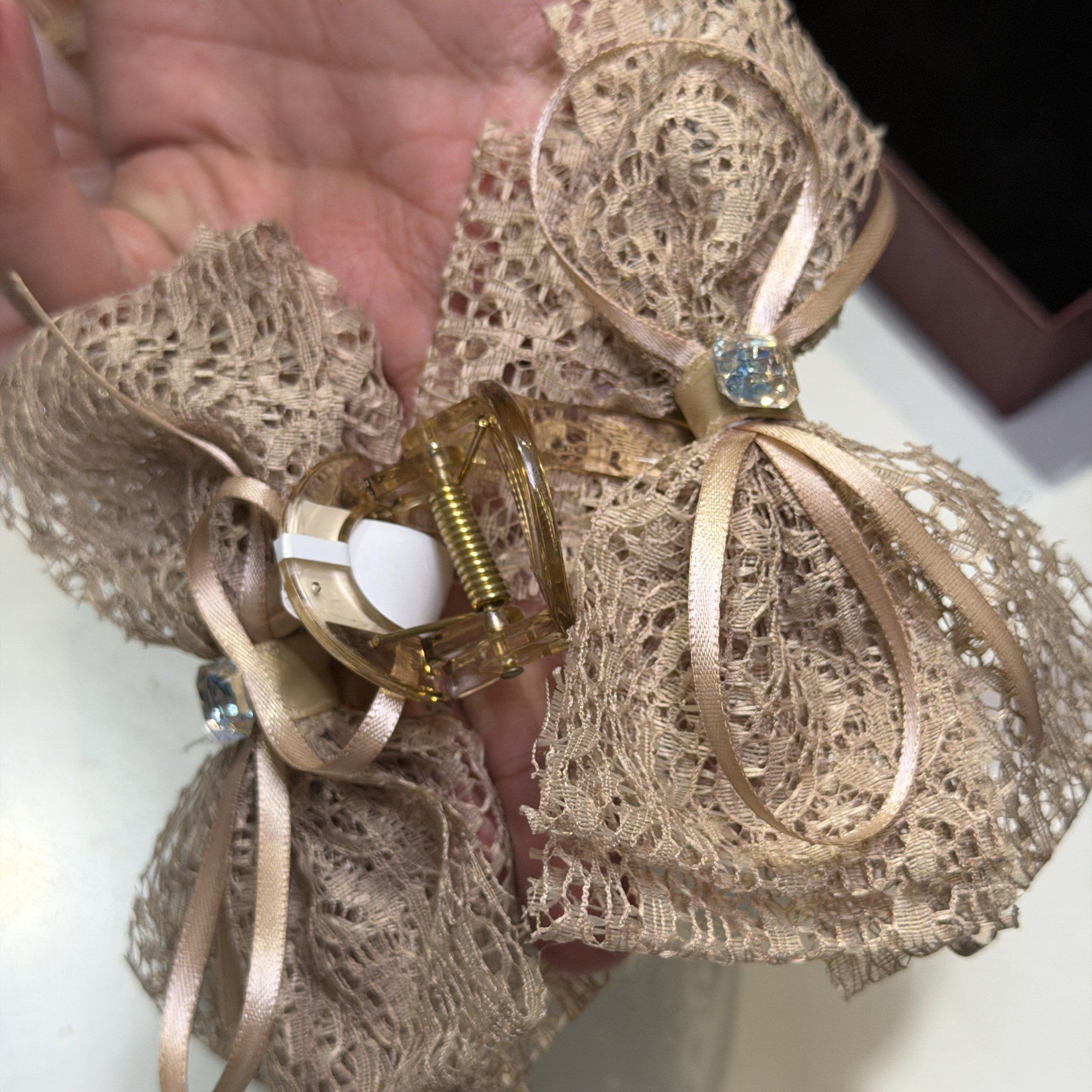 Lace bow hair clutcher, beige