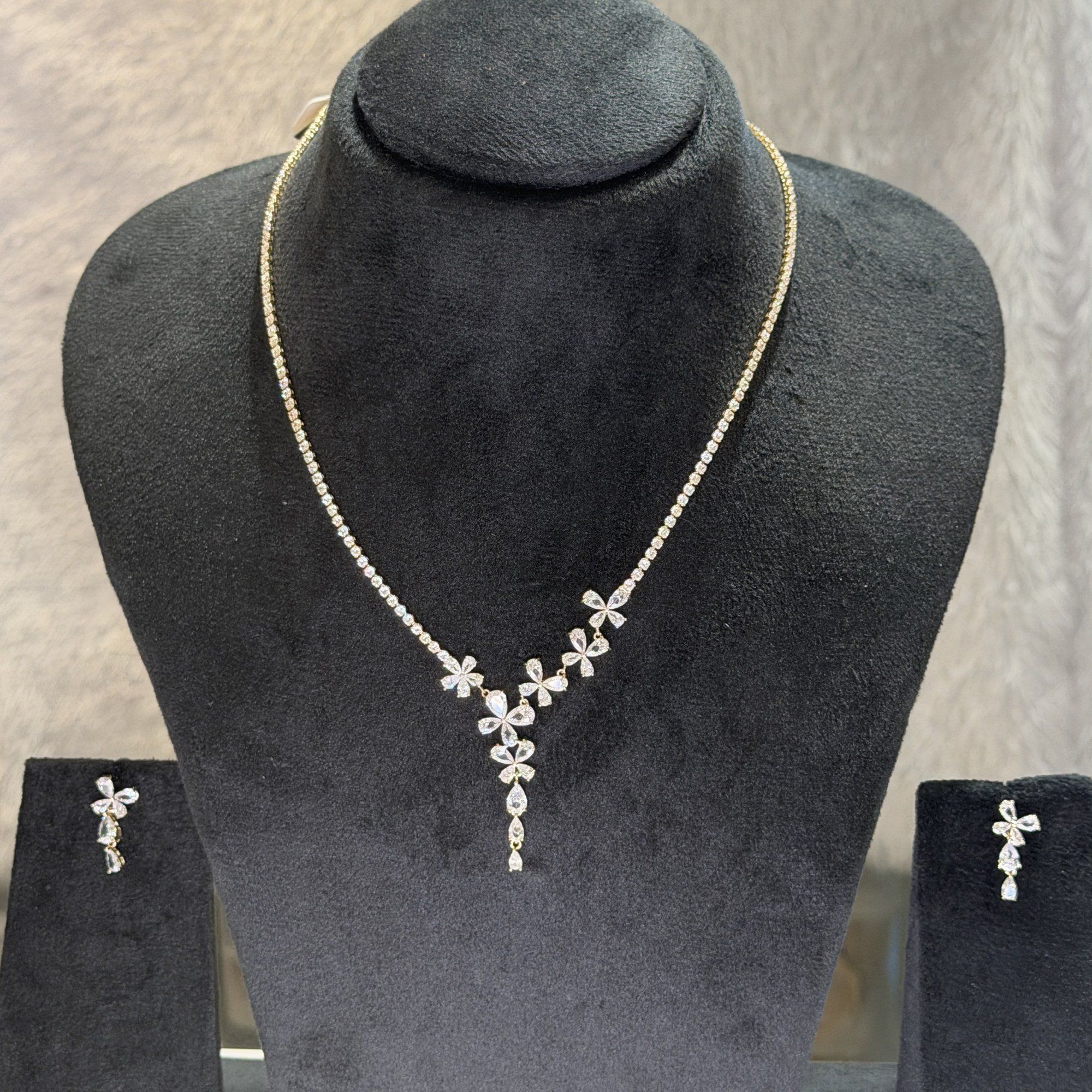 Flower Y-drop chain with studs