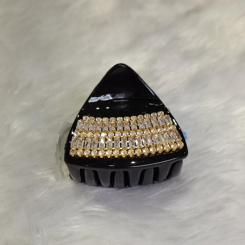 Black triangle claw clip with stone band *