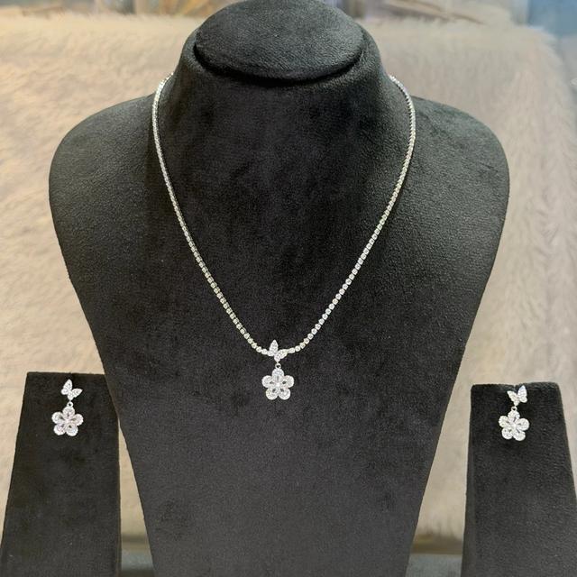 Flower pendant chain set