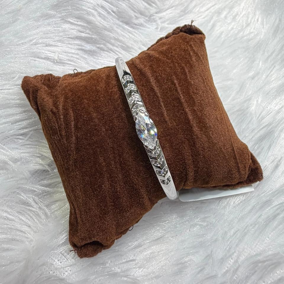 Chevron stone silver kada