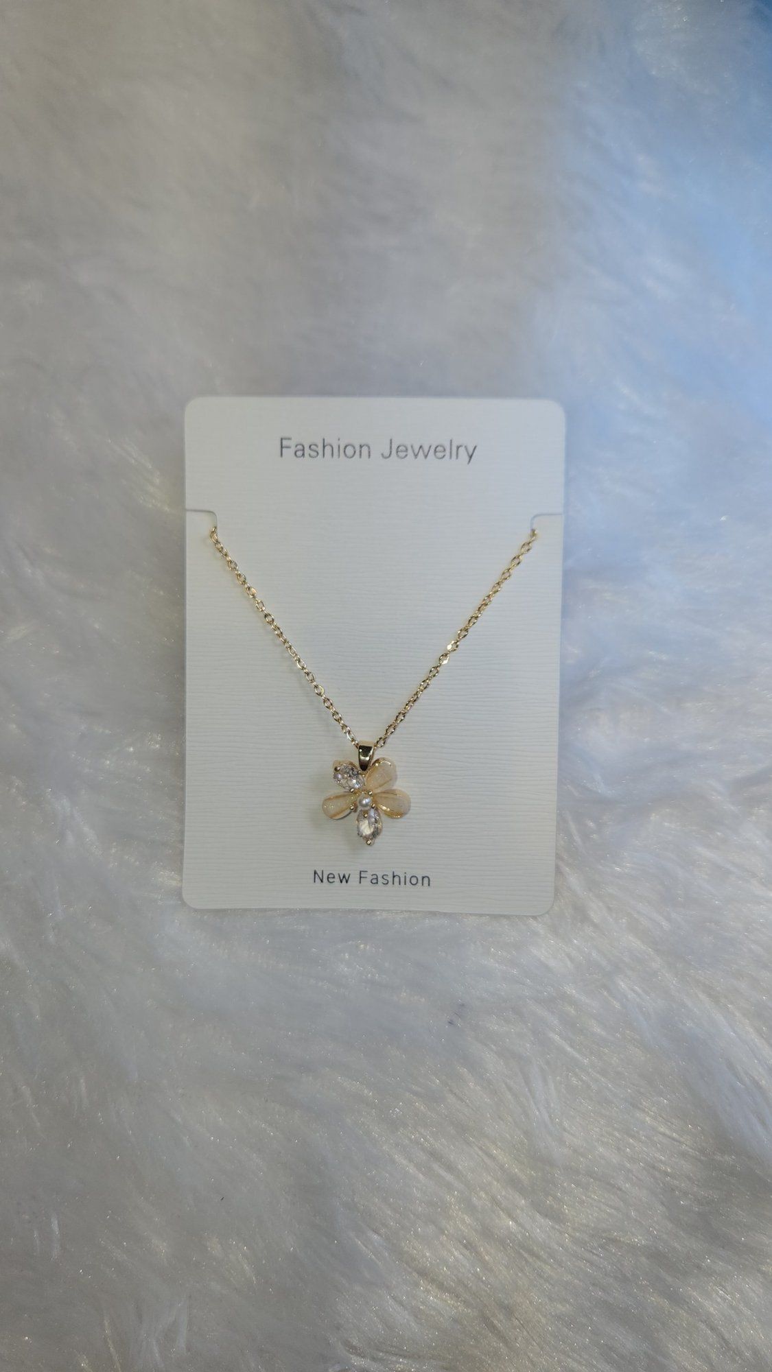 Rose gold clover pendant chain *