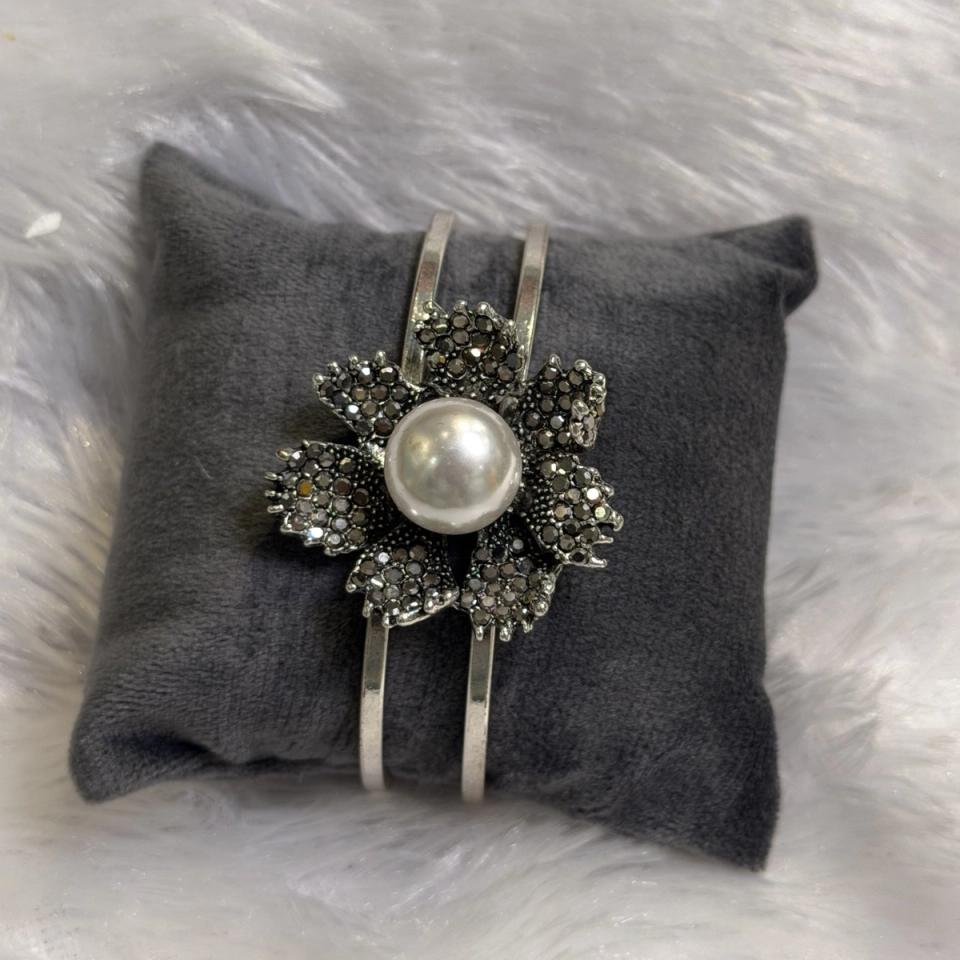 Pearl flower cuff, oxidised