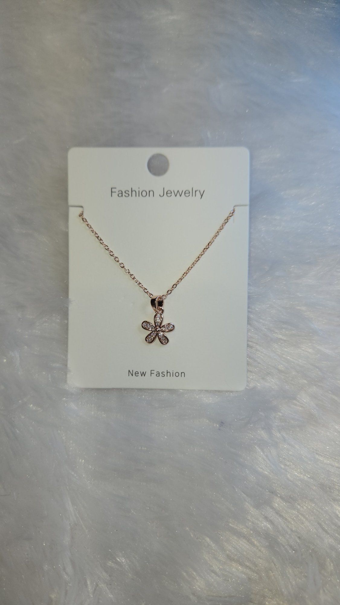 Rose gold flower outline pendant chain *