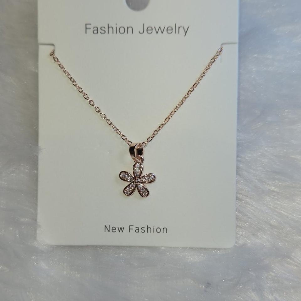 Rose gold flower outline pendant chain *