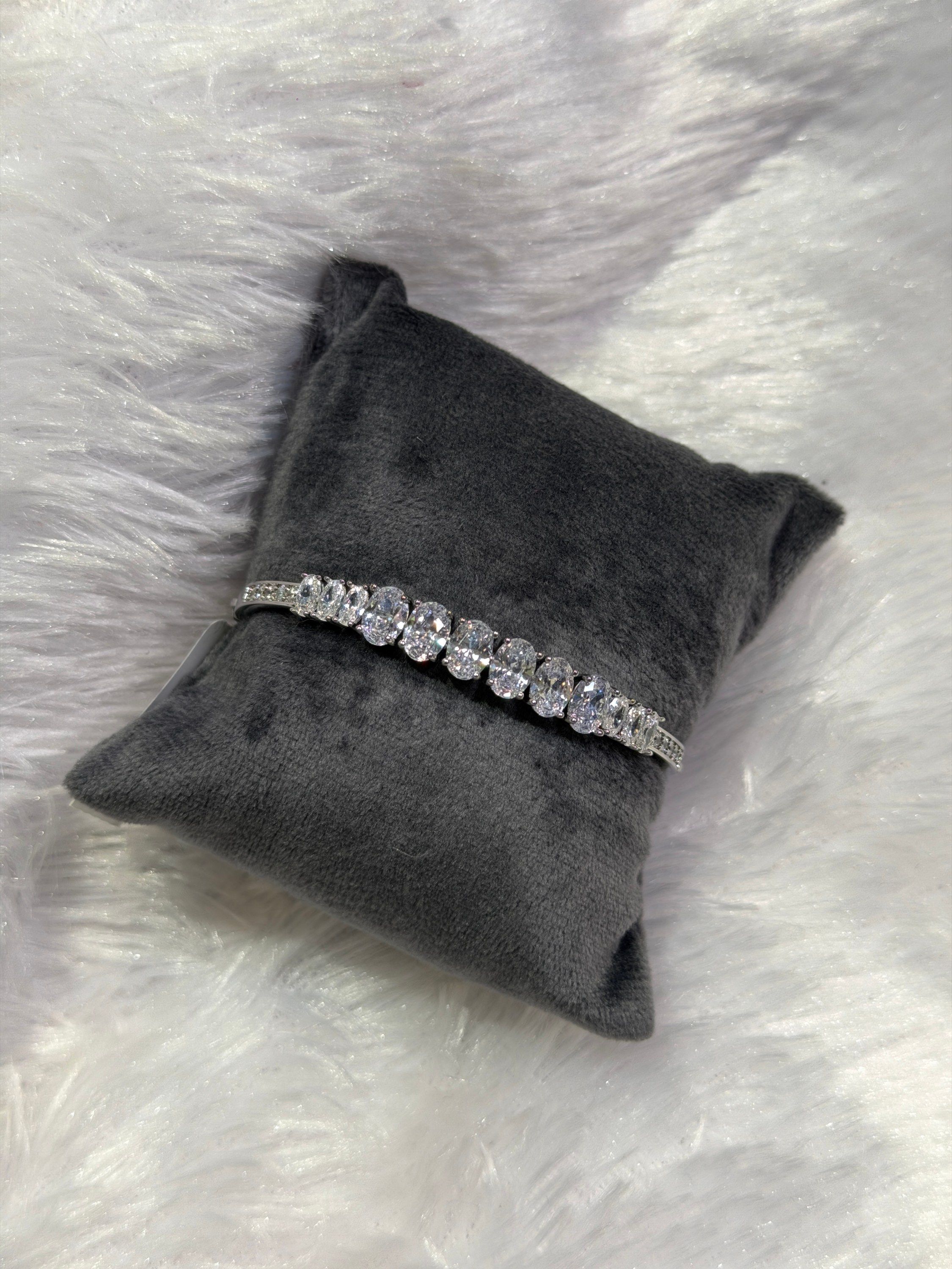 Oval stone line bracelet, silver