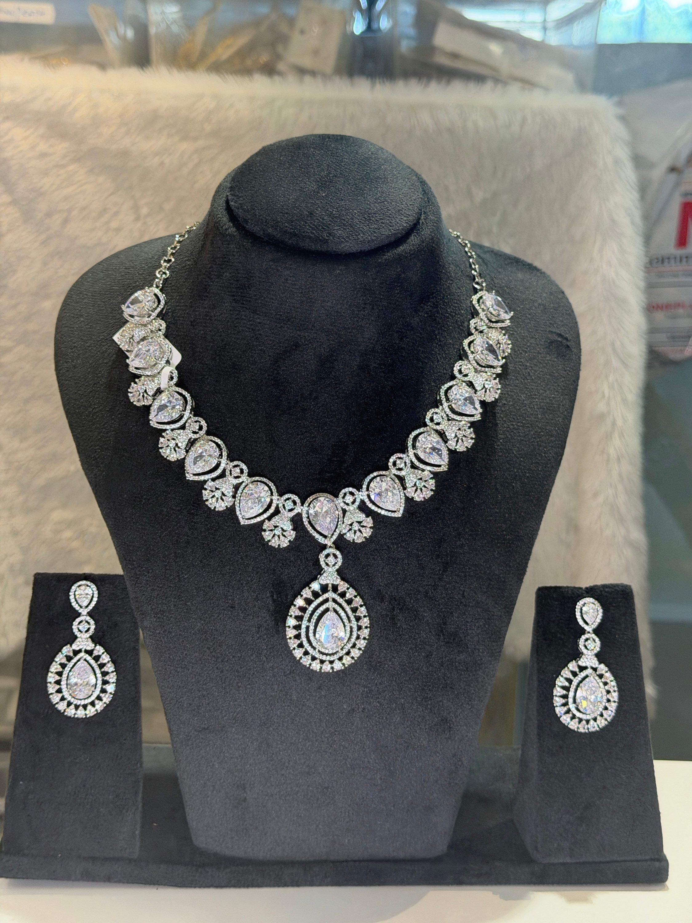 Crystal teardrop necklace set