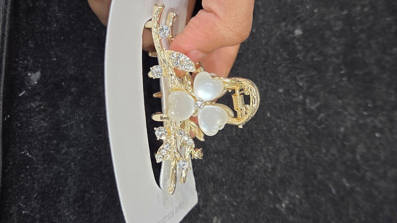White heart flower claw clip *