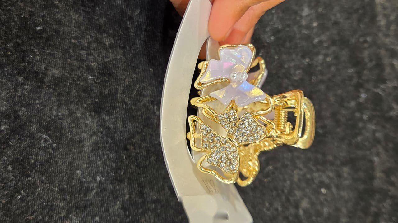 Pearly butterfly claw clip *