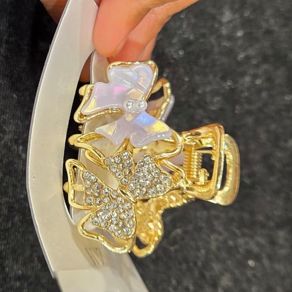 Pearly butterfly claw clip *