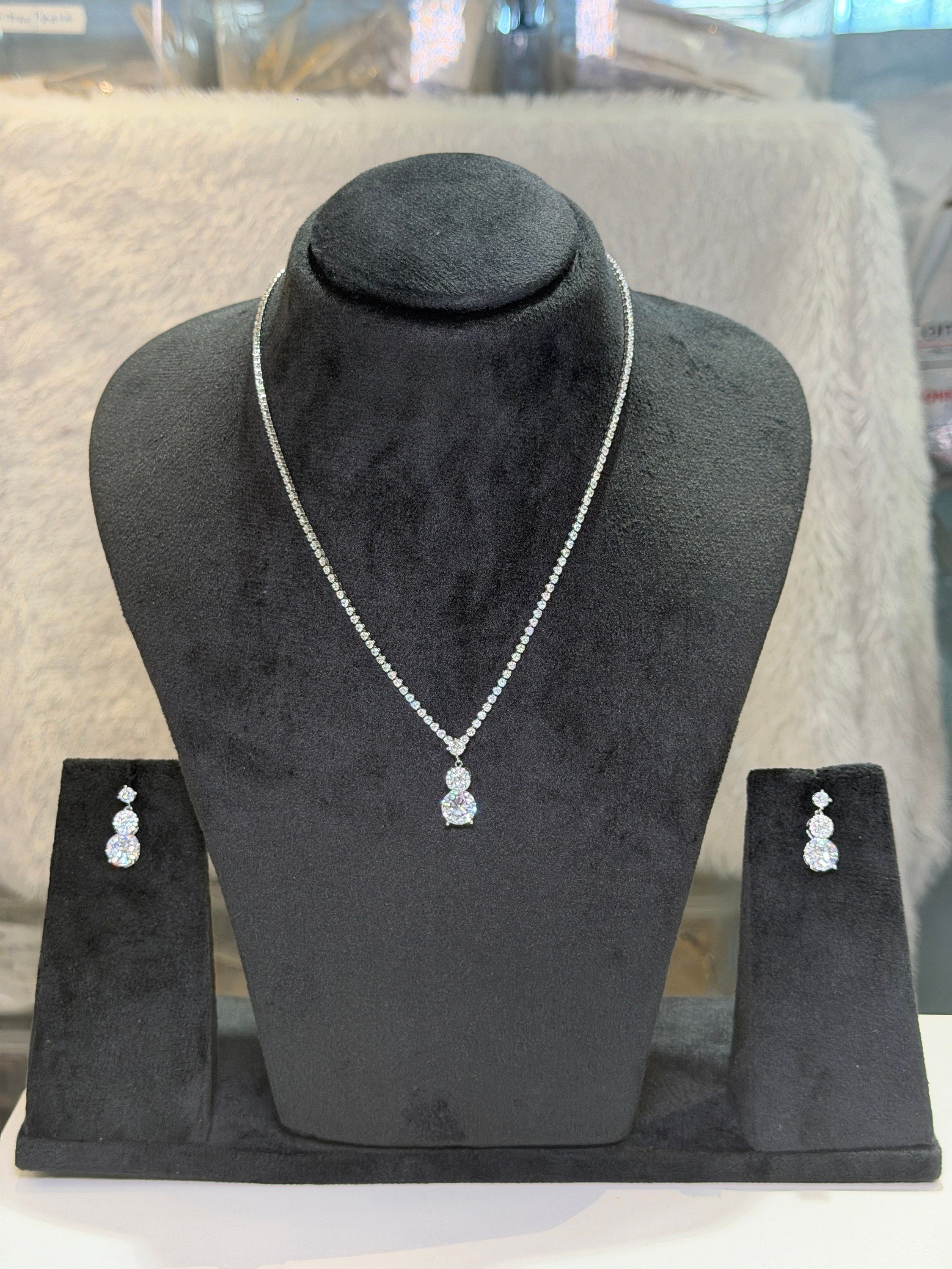 Solitaire drop pendant chain set