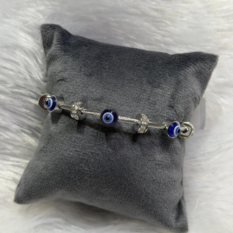 Evil eye bead bracelet, silver tone