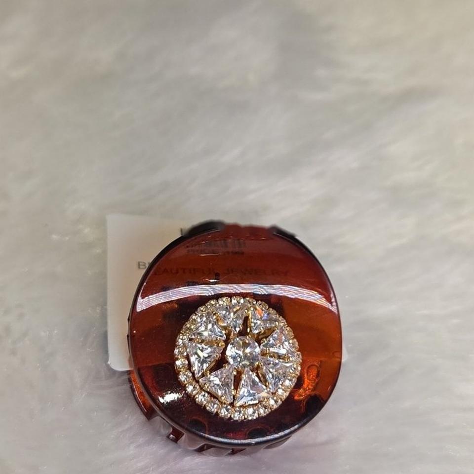 Amber round claw clip with stone flower *