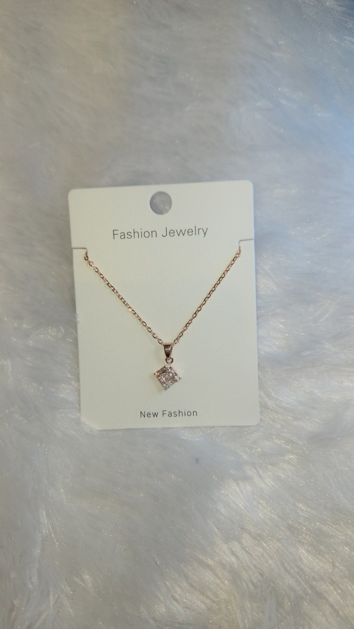 Rose gold diamond-cut pendant chain *