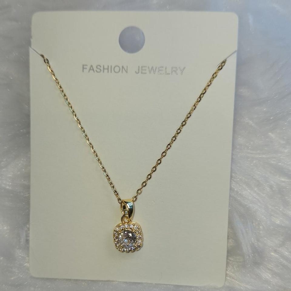 Gold square solitaire pendant chain *
