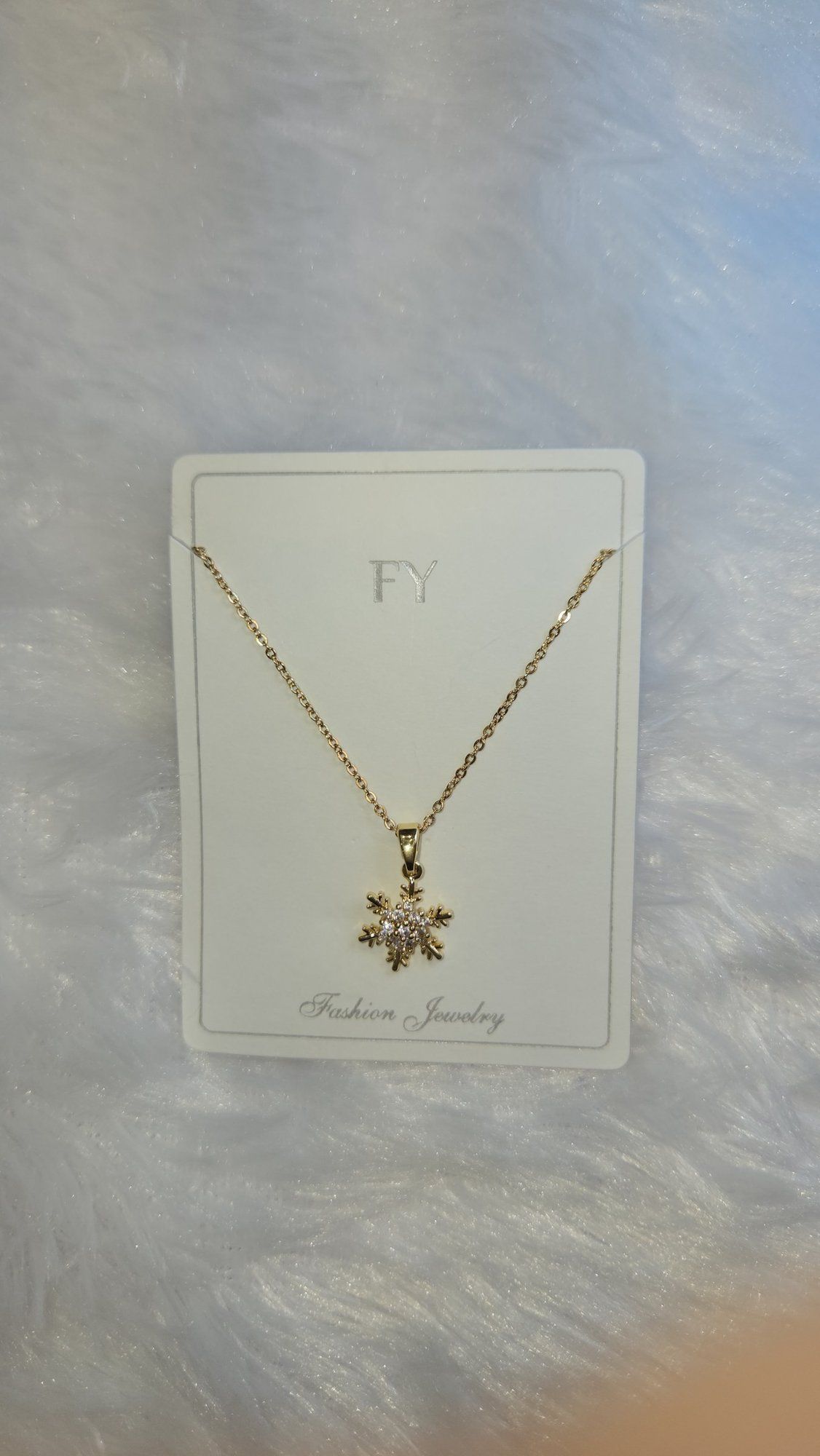 Gold snowflake pendant chain *