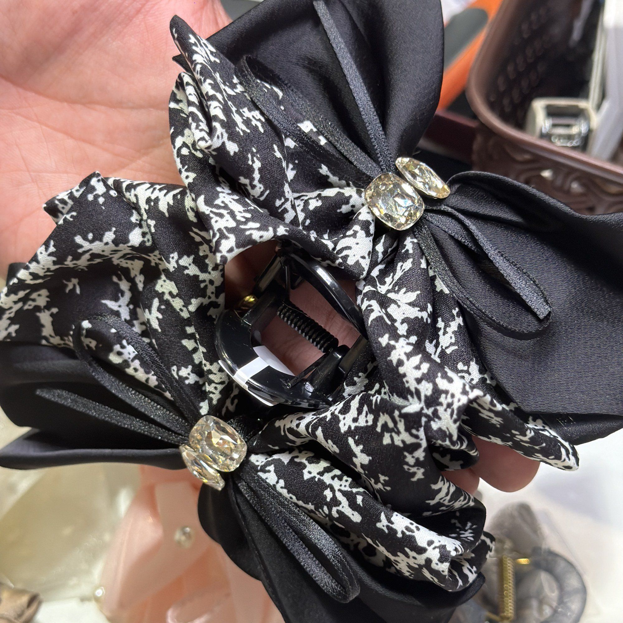 Printed satin bow hair clutcher, black, photo 2