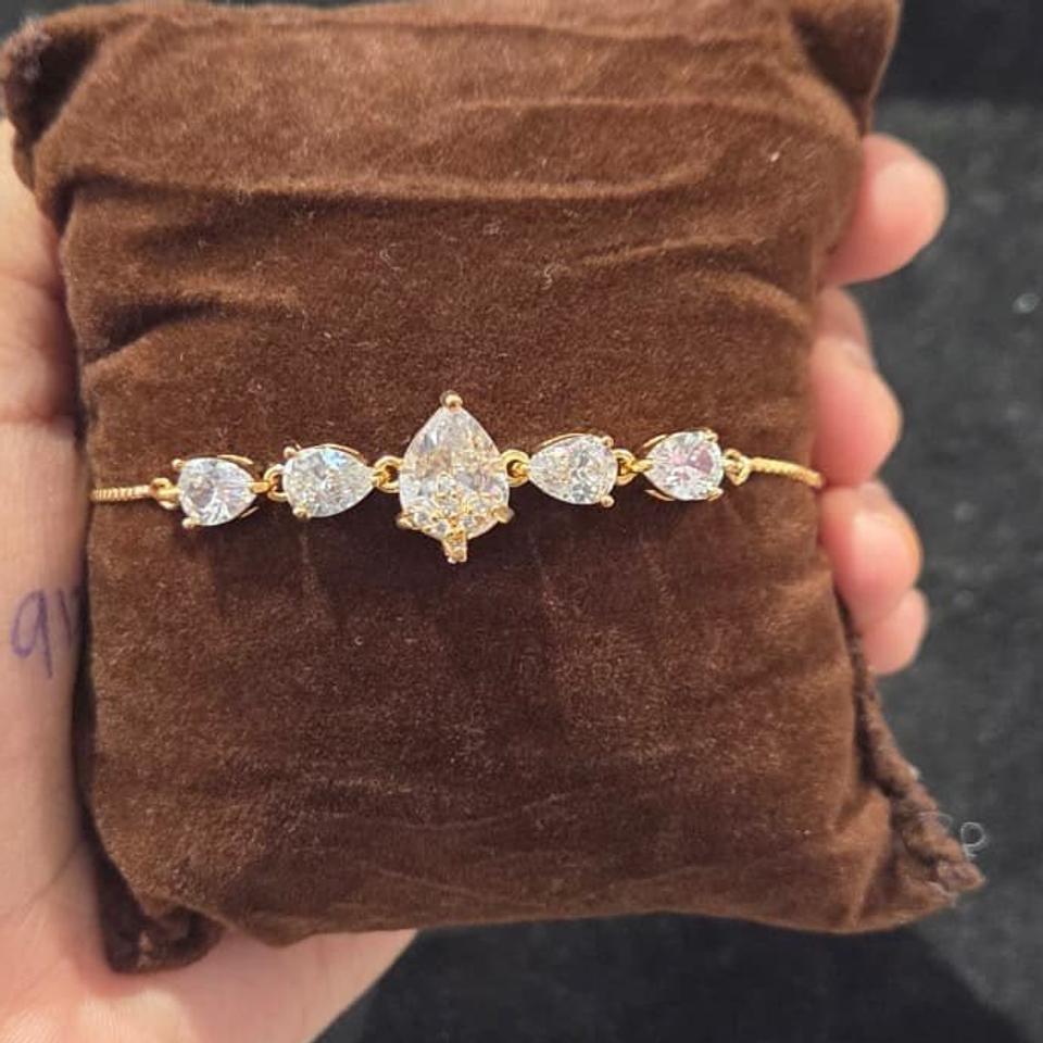 Gold multi-stone drop bracelet *