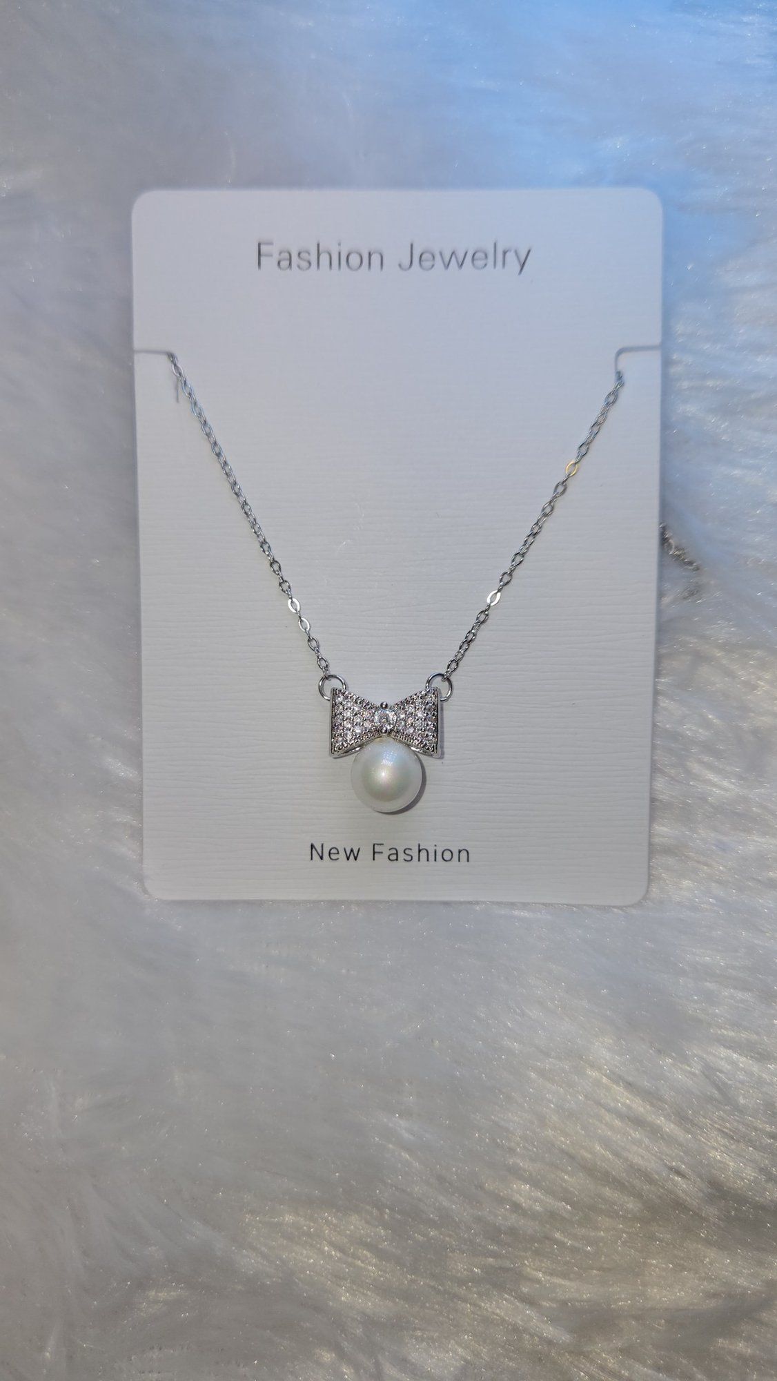 Silver bow and pearl pendant chain *