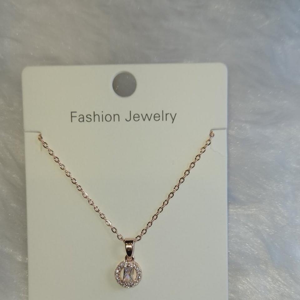 Rose gold round stone pendant chain *