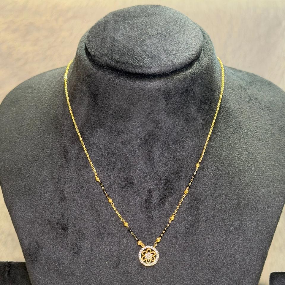 Black bead chain with round pendant