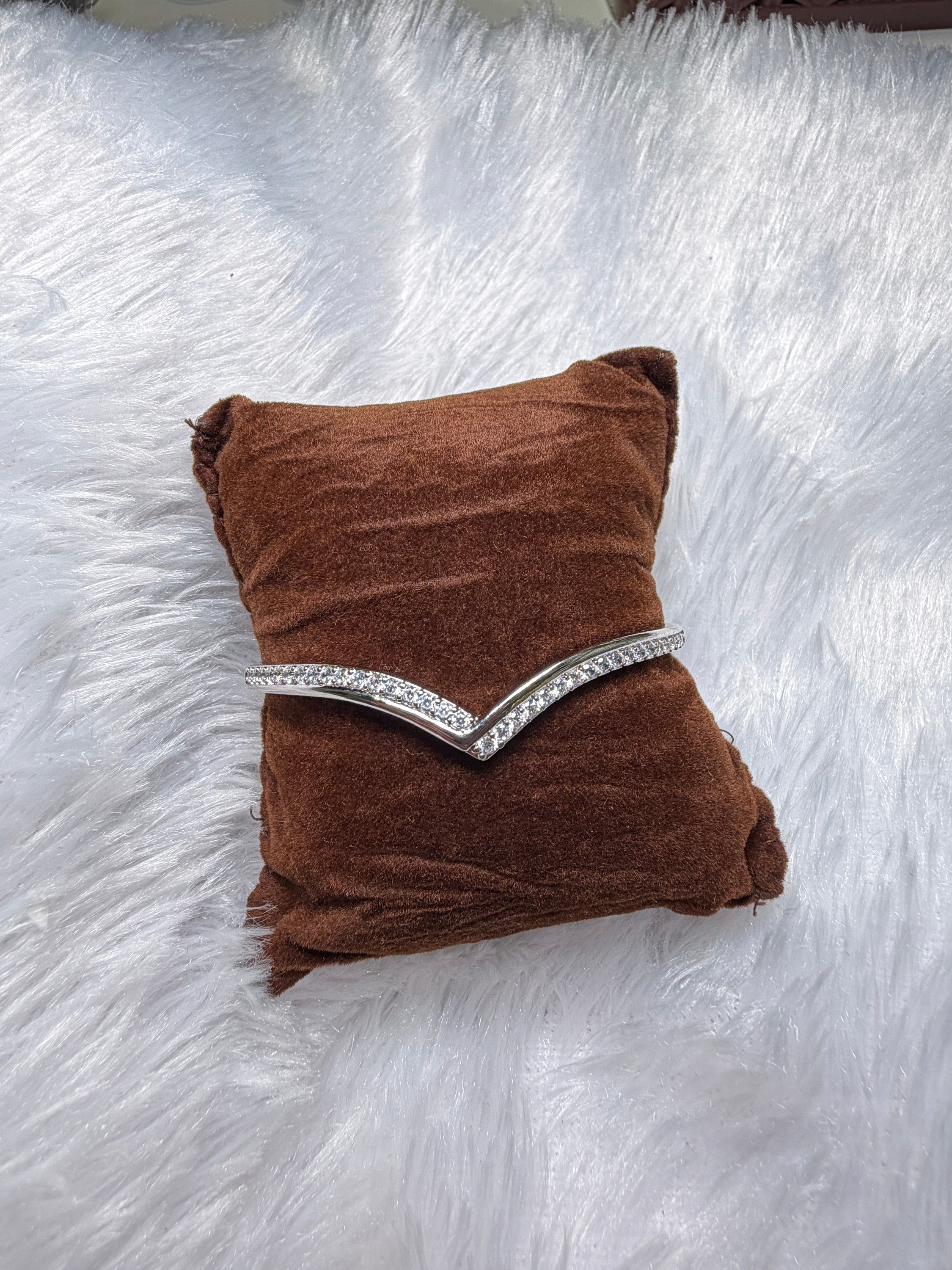 V-shape stone bracelet