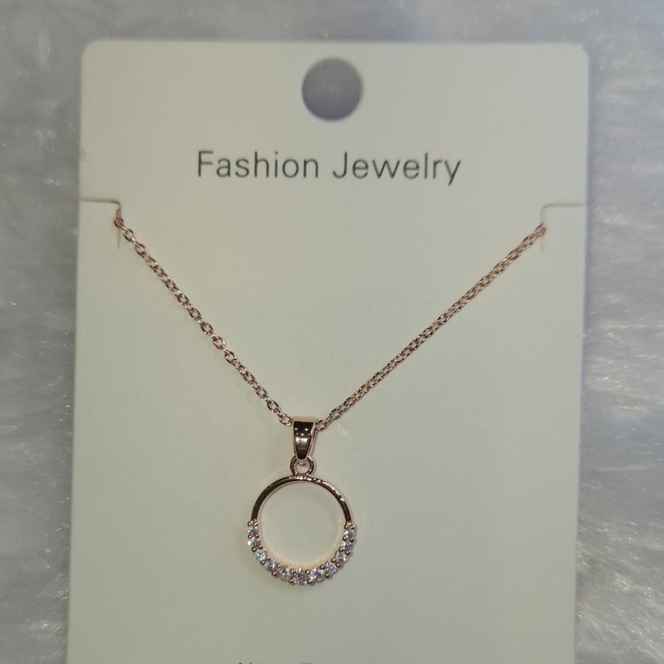Rose gold open circle pendant chain *