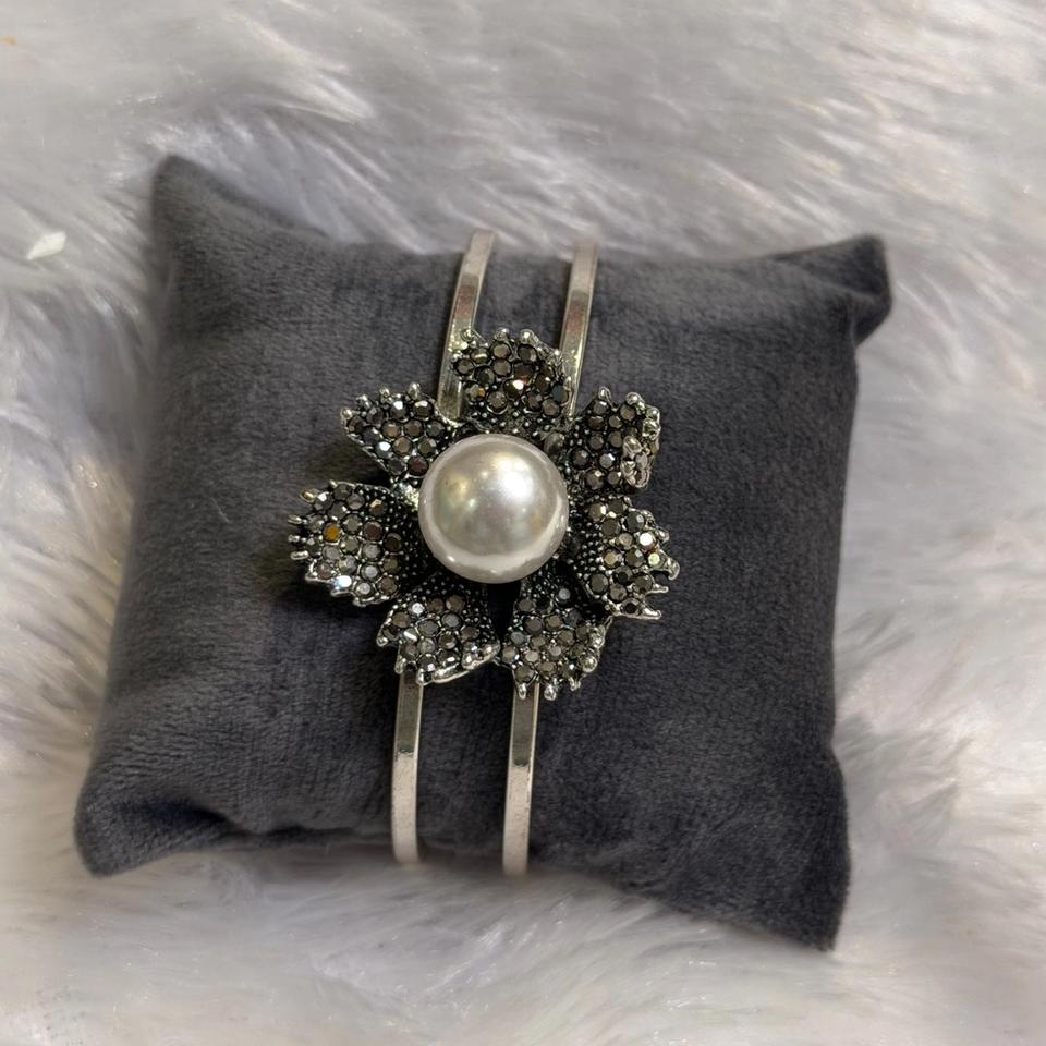 Pearl flower cuff, oxidised