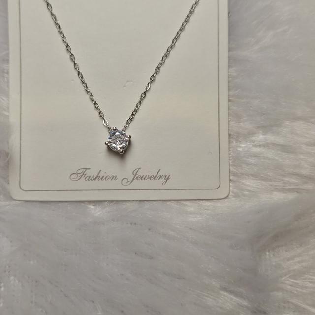 Silver solitaire pendant chain *
