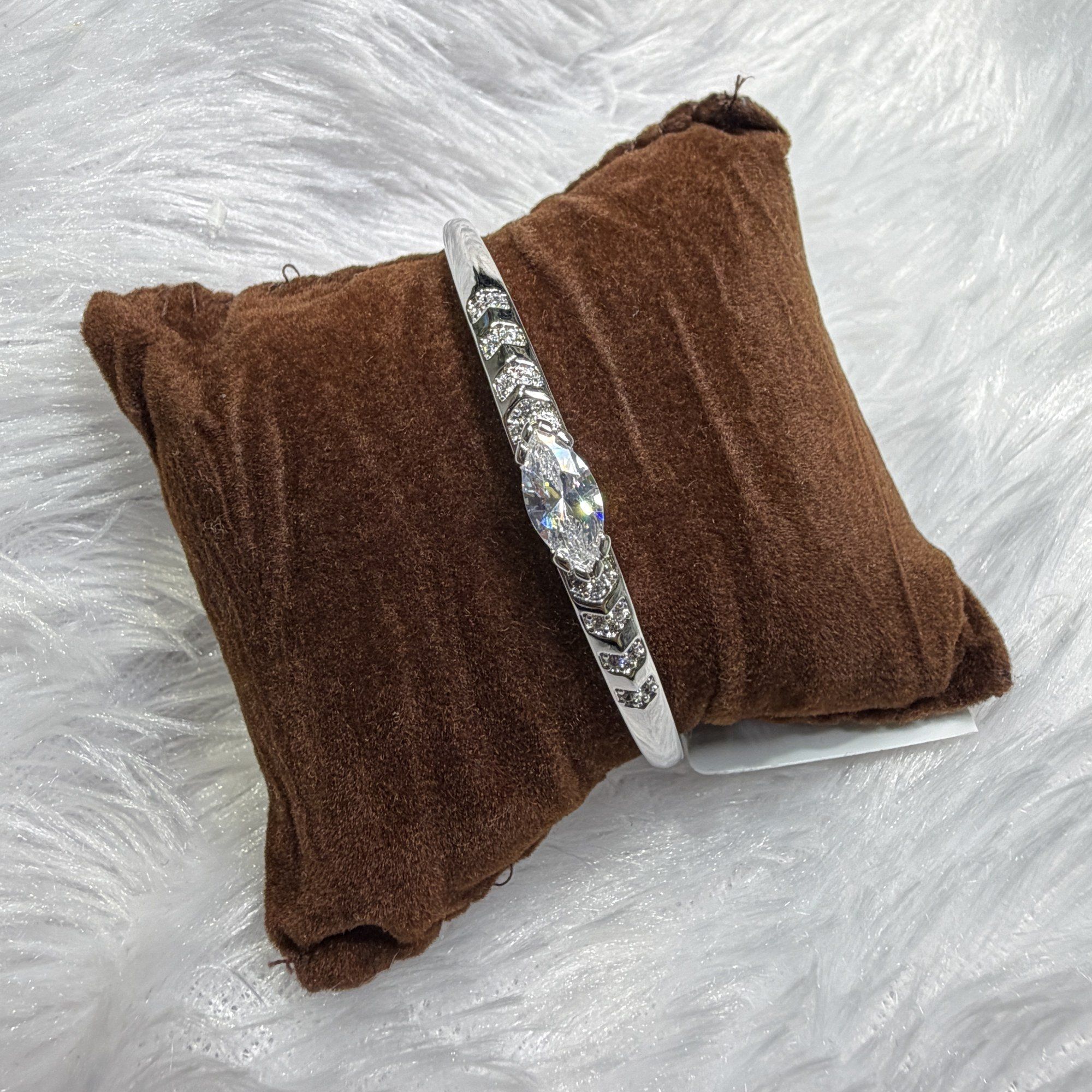 Chevron stone silver kada
