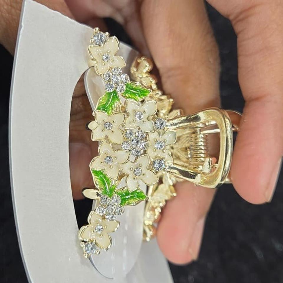 White flower and leaf claw clip *