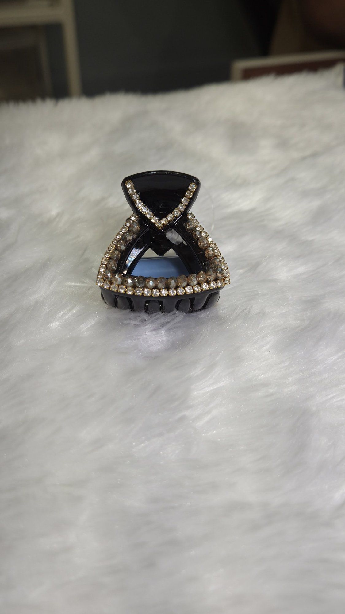 Black cross claw clip with stones *
