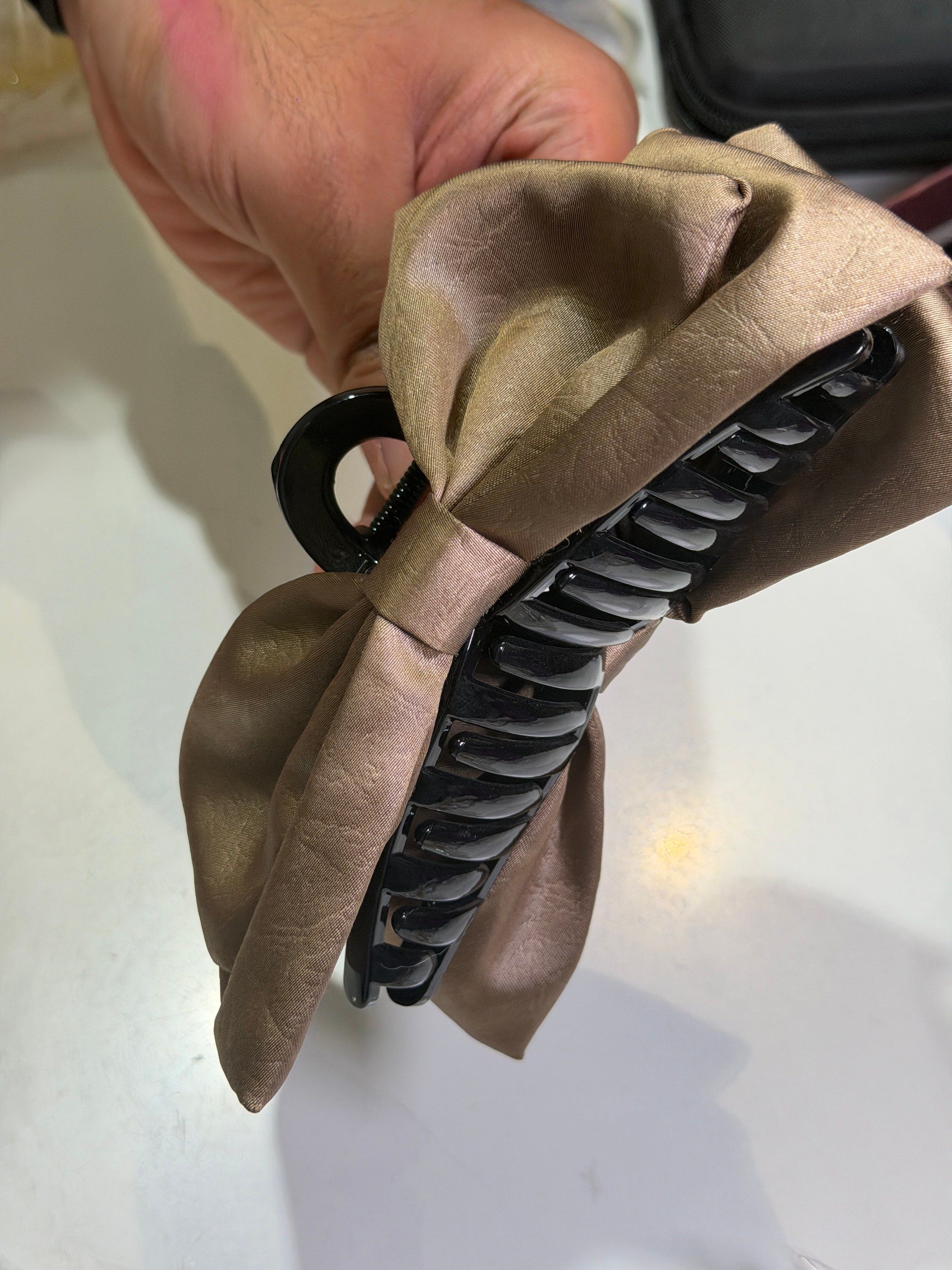 Satin bow hair clutcher, champagne, photo 2