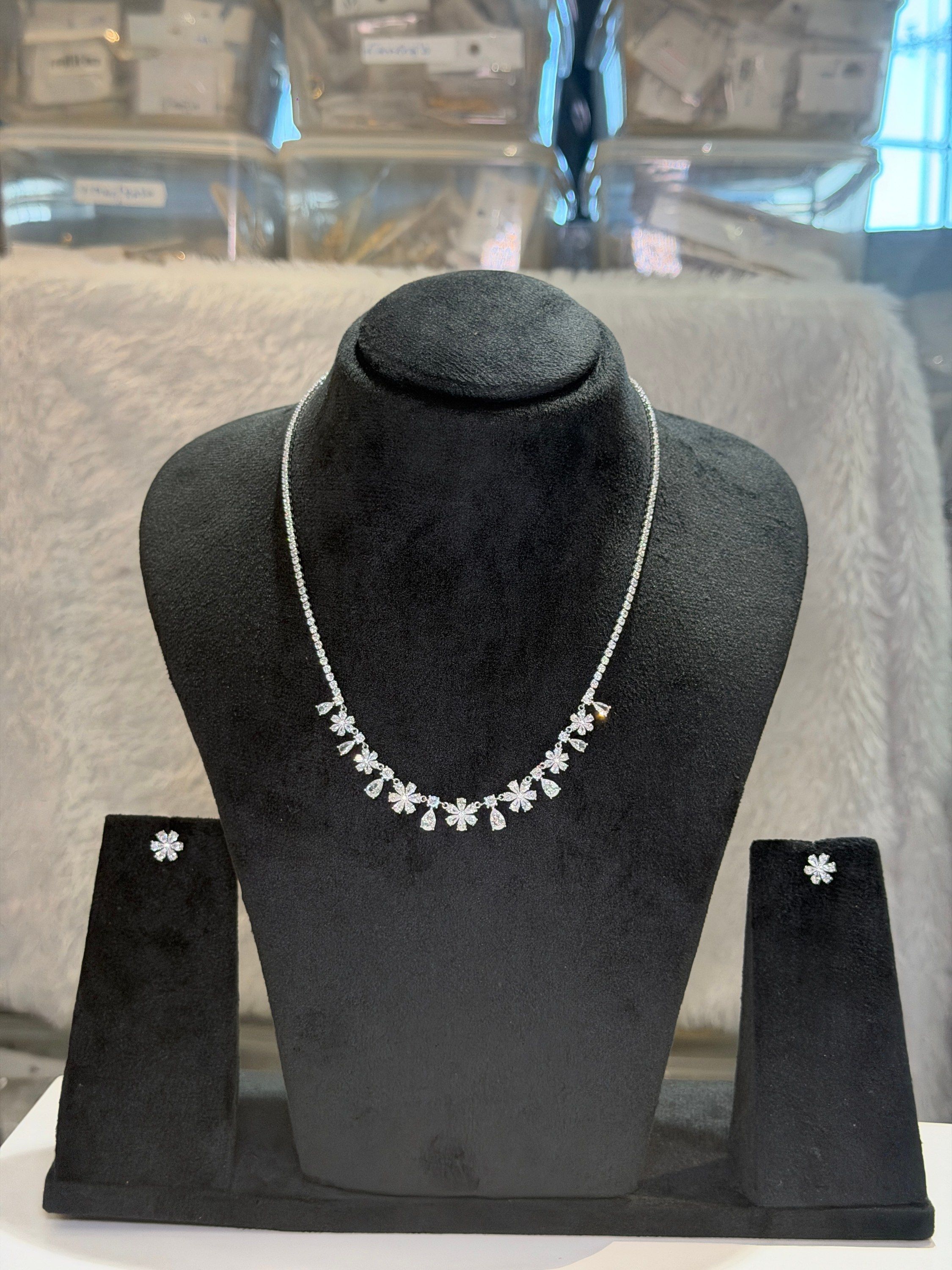 Flower line chain with studs