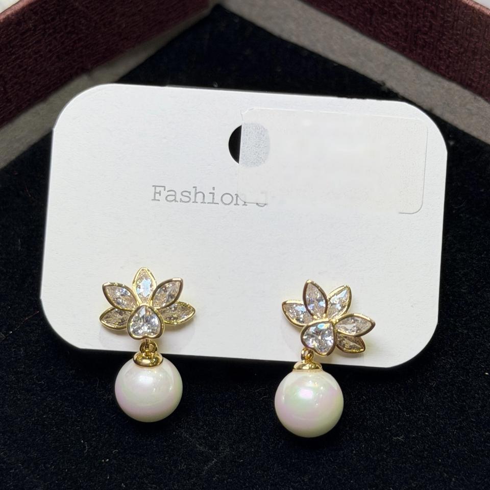 Flower pearl drop studs