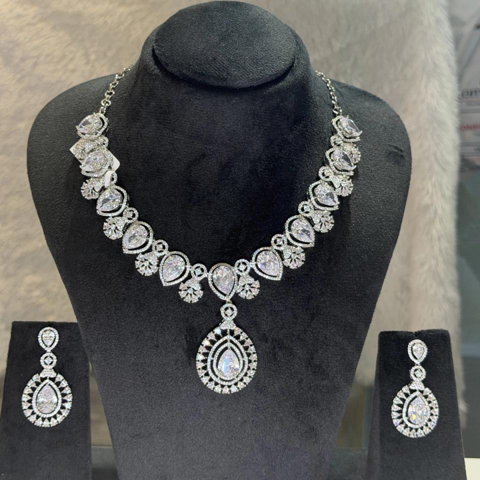 Crystal teardrop necklace set