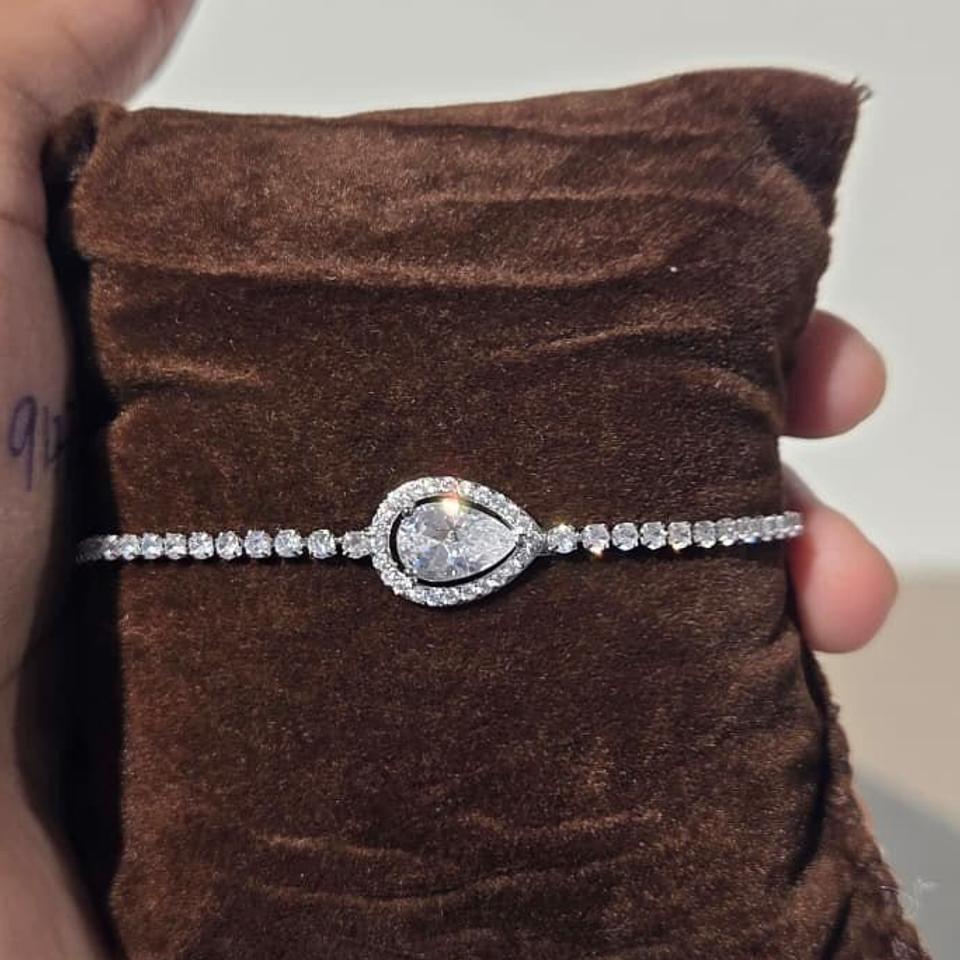 Silver teardrop stone bracelet *