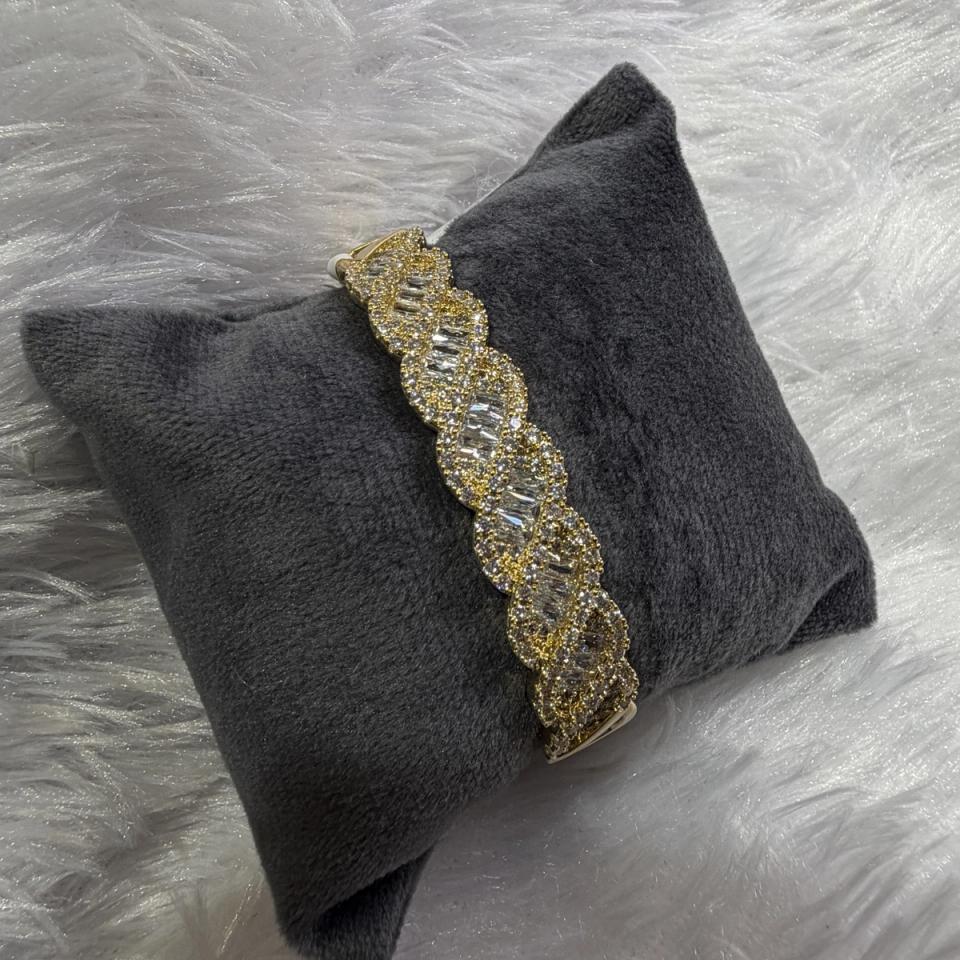 Wave pattern stone kada