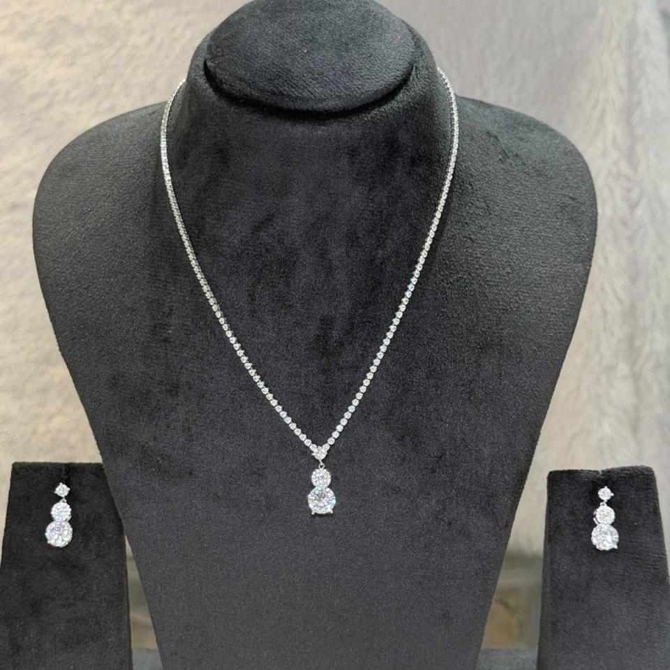 Solitaire drop pendant chain set