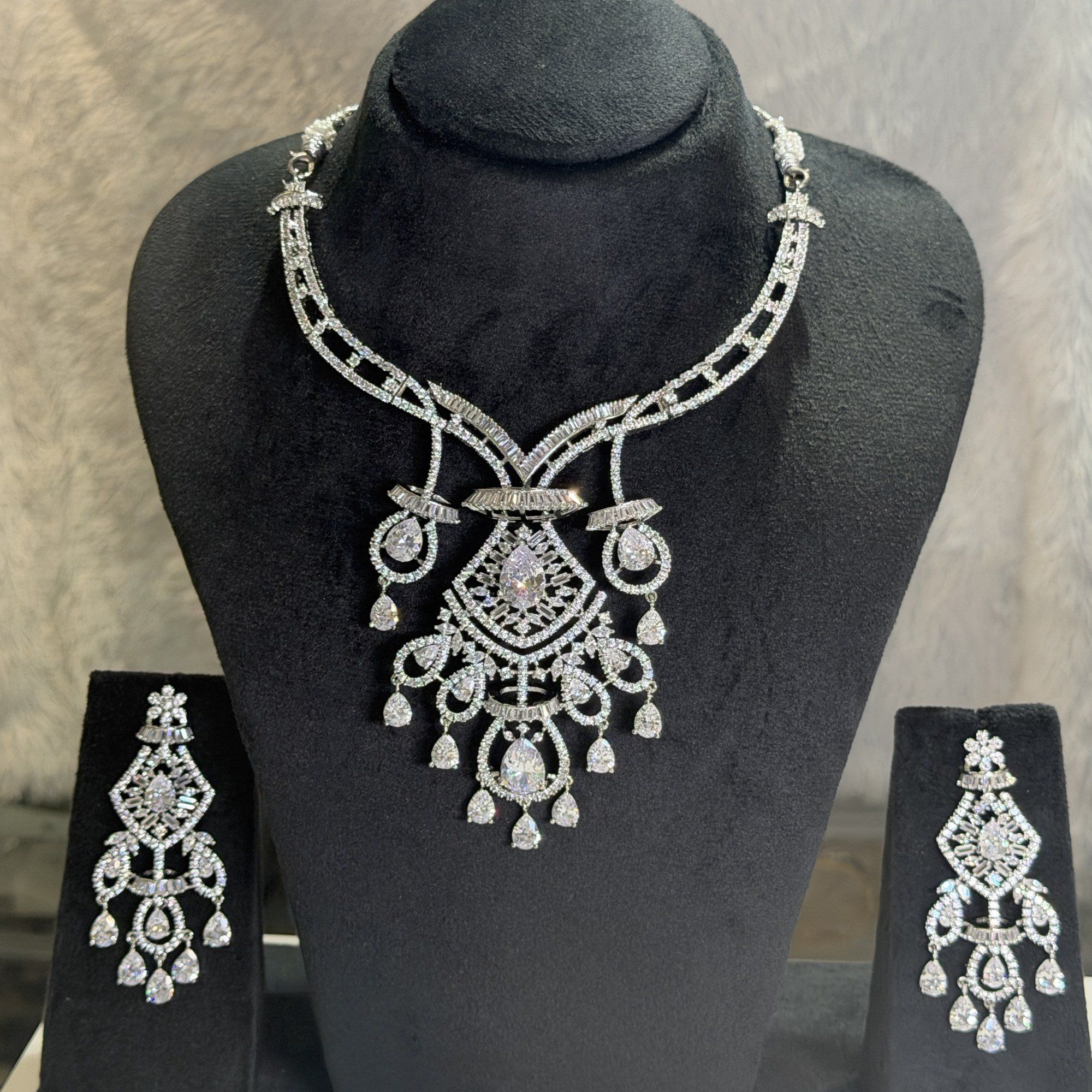 Silver-tone statement necklace set