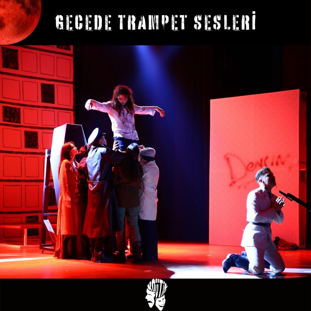 Gecede Trampet Sesleri oyunundan sahne fotoğrafı 1