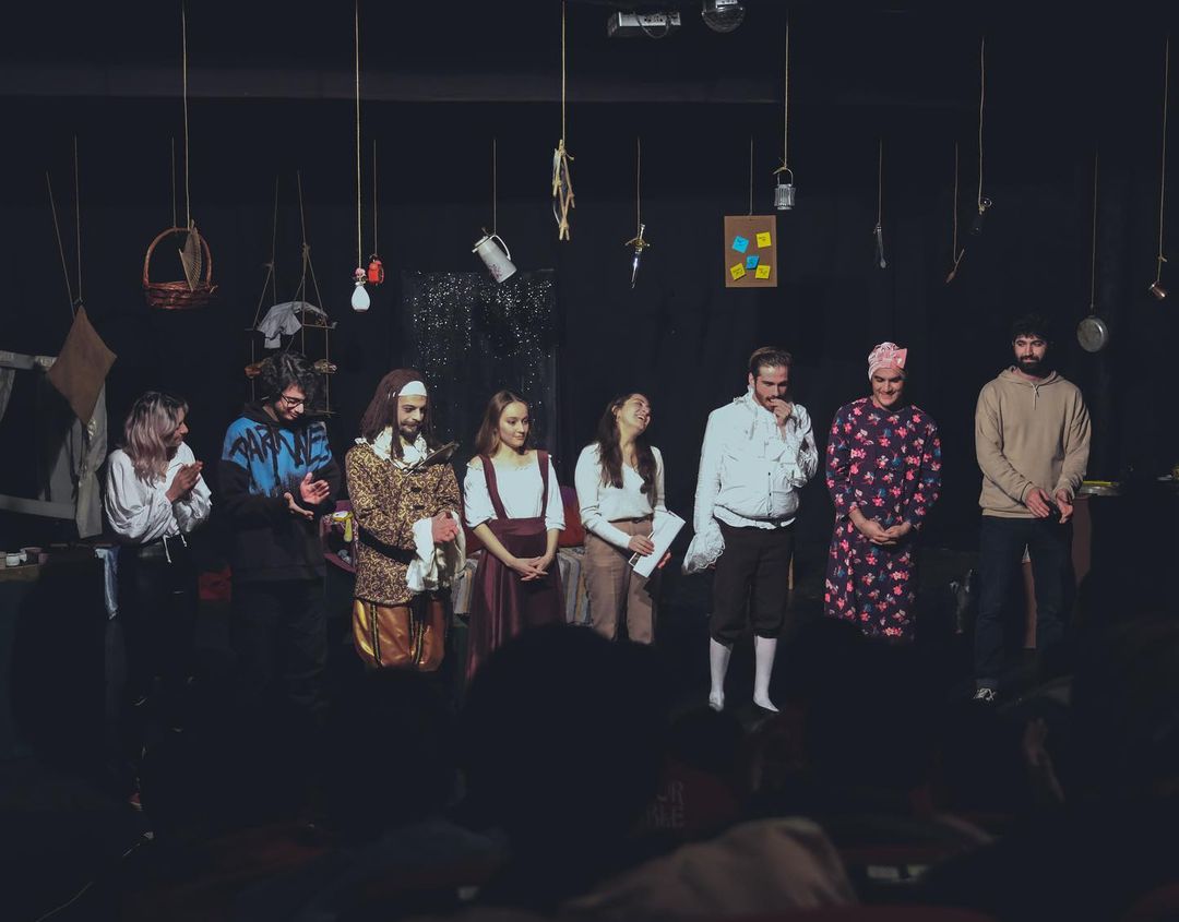 Tarla Kuşuydu Jüliet oyunundan sahne fotoğrafı 4