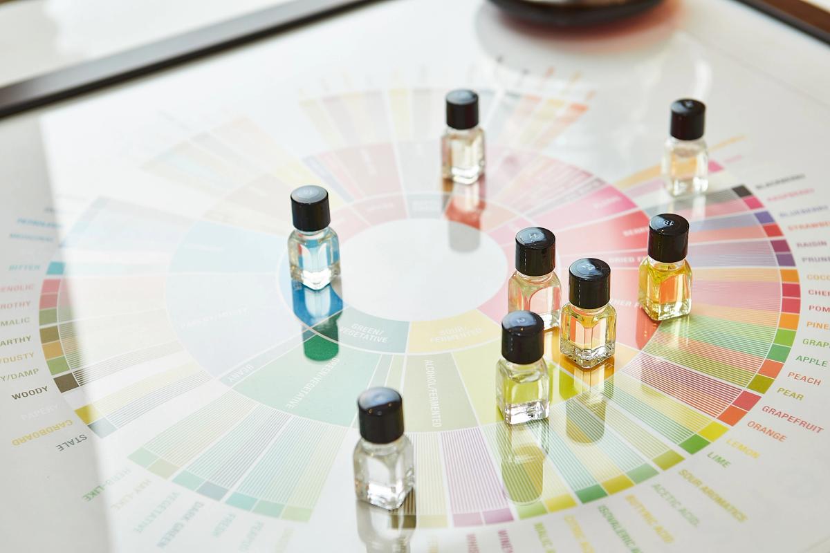 Présentation du métier de fabricant d'arômes : atelier extraction aromatique