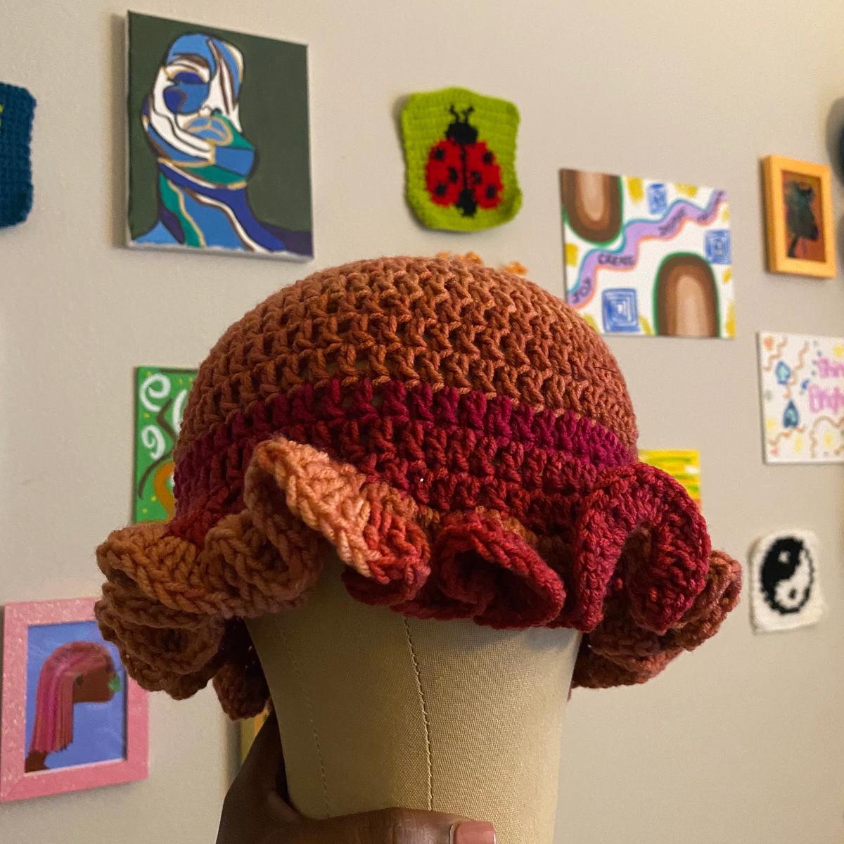 Crochet ruffled bucket hat: Clay Ombre'
