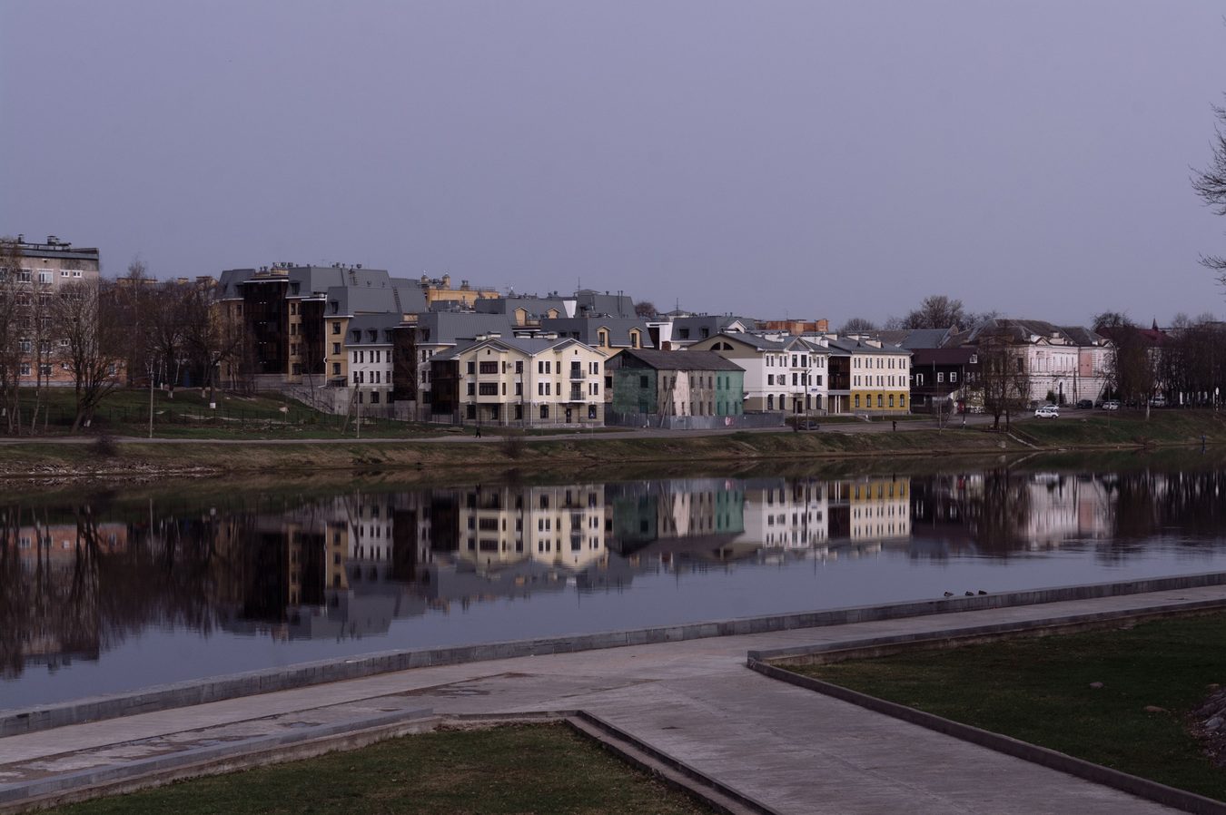 Lazdynuose prie Neries užtverti visi keliai: vilnietė su vaikais apsisuko