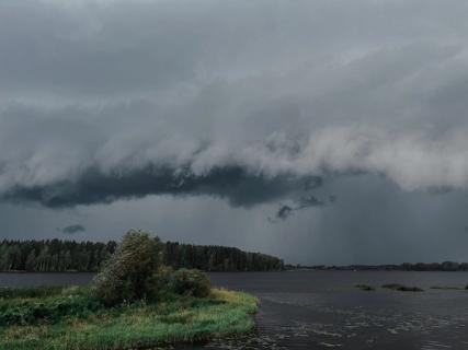 Ar šį savaitgalį Lietuvą skalbs liūtys? Pajūryje vėjas gali siekti 25 m/s